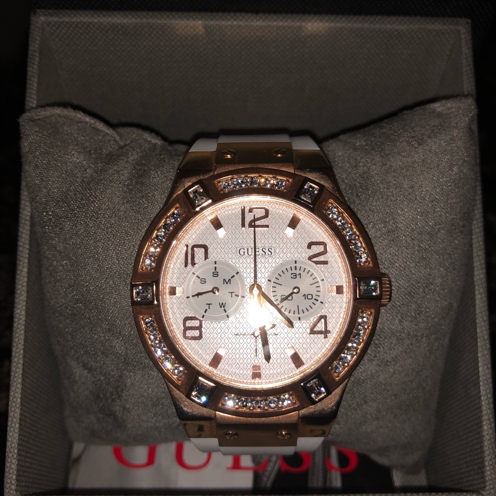 GUESS Watch -NEW with box